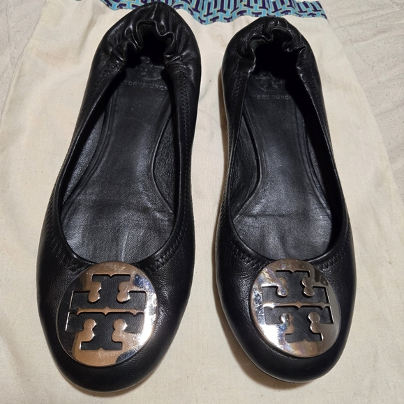 Tory Burch Black Leather Flats with Iconic Medallion - Picture 1 of 10